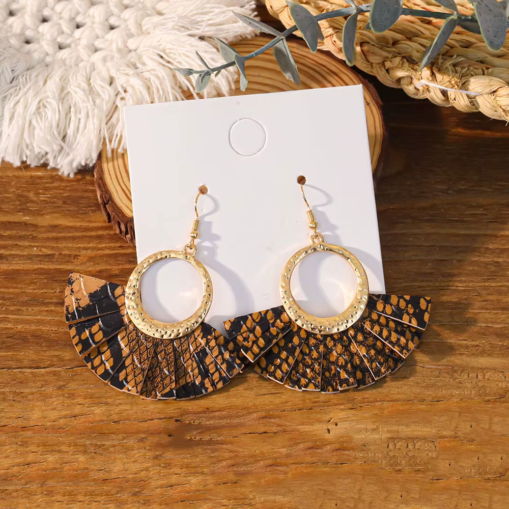 Retro-Style Distressed Snake-Patterned PU Leather Earrings for Wild Parties - Fan-Shaped Earrings
