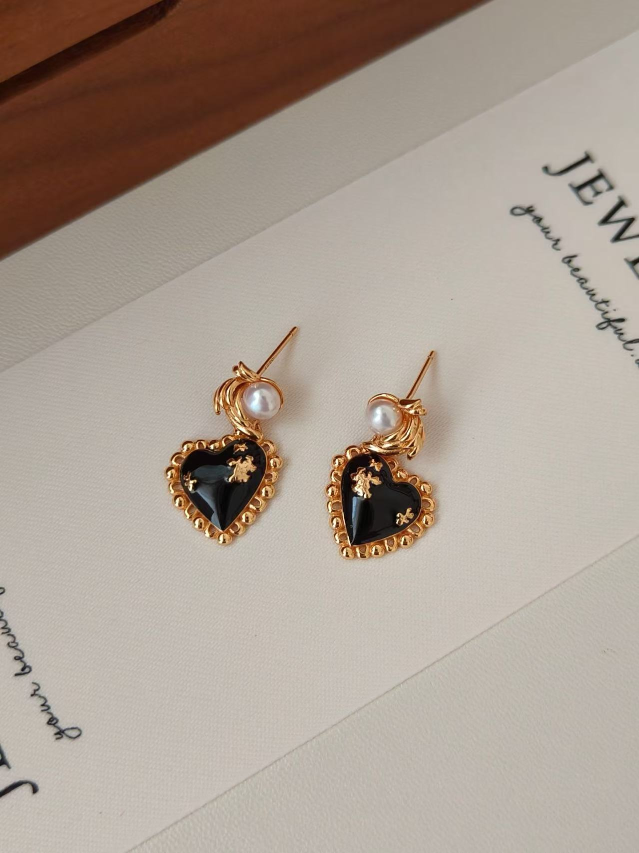 Retro Exquisite 18K Gold Freshwater Pearl Drop Earrings Luxury Women's Jewelry with Diamond Perfect Gift for Special Occasions
