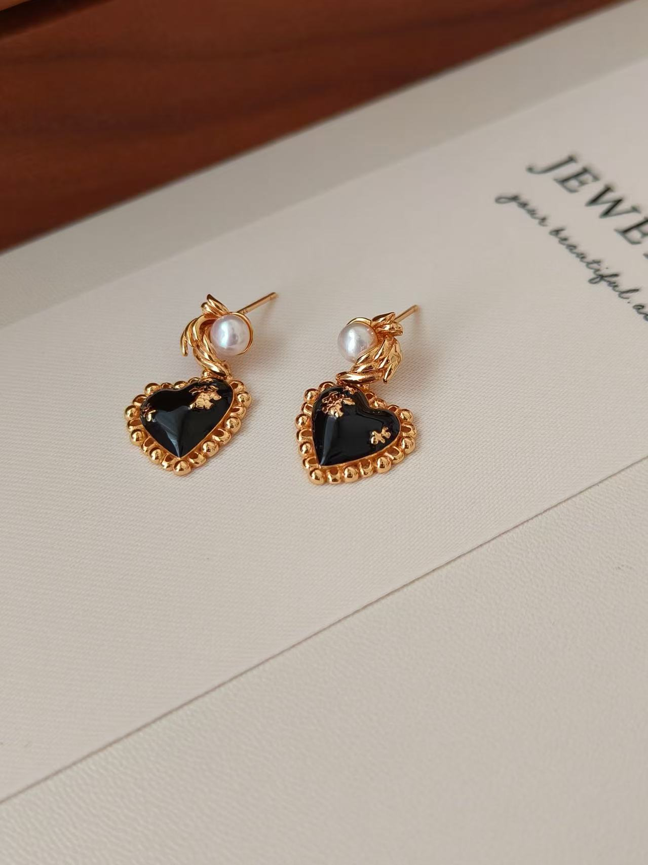 Retro Exquisite 18K Gold Freshwater Pearl Drop Earrings Luxury Women's Jewelry with Diamond Perfect Gift for Special Occasions