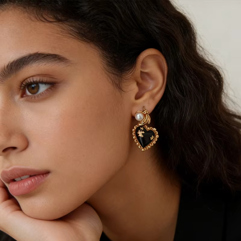Retro and Exquisite Women's Earrings, Fashionable Jewelry Pendant Earrings That Simply Express love