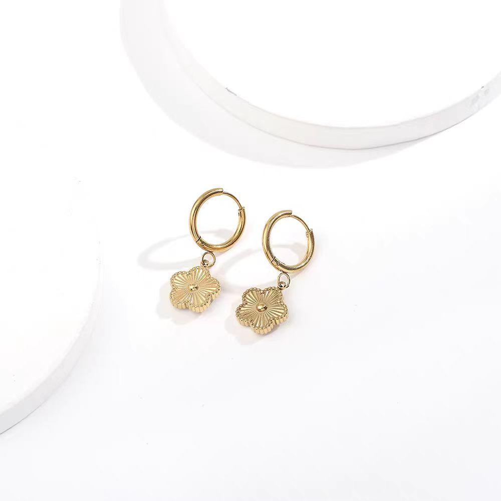 Sculptural Twisted Gold Hoop Earrings for Women - Artistic Lightweight Jewelry with Organic Curves for Daily Wear and Statement Outfits