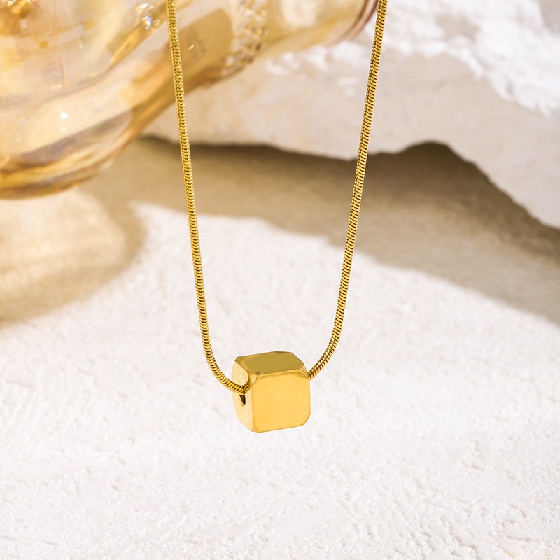 Minimalist Titanium Steel Cube Pendant Necklace – Modern Geometric Jewelry for Women