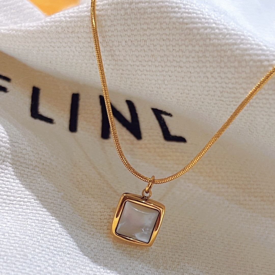 Elegant Square Shell Pendant Necklace – Titanium Steel Gold Minimalist Chain