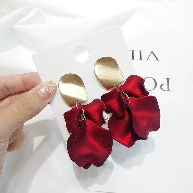 Stylish Flower Earrings For Woman Delicate Petal Stud Earrings Temperament Party Accessories