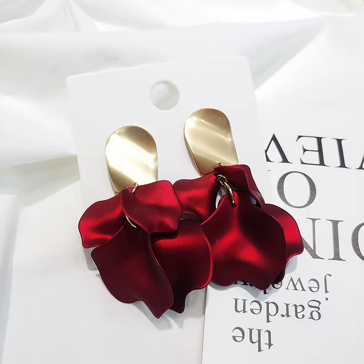 Stylish Flower Earrings For Woman Delicate Petal Stud Earrings Temperament Party Accessories