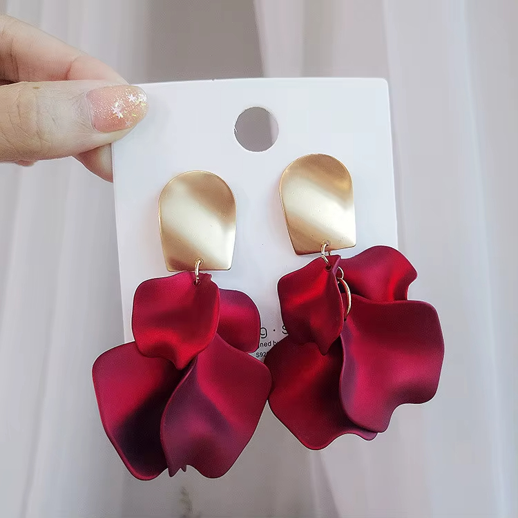 Stylish Flower Earrings For Woman Delicate Petal Stud Earrings Temperament Party Accessories