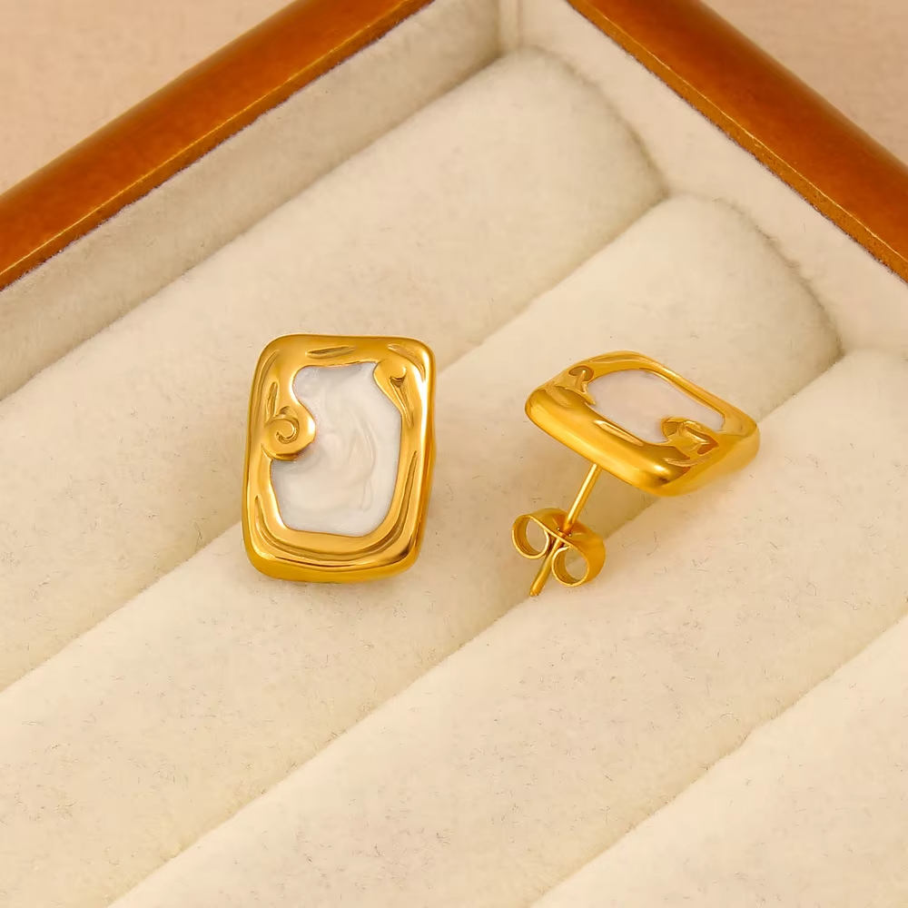 Stylish Minimalist 18K Gold Plated Stainless Steel Titanium Heart Shaped Lip Design Stud Earrings for Women Elegant Jewelry