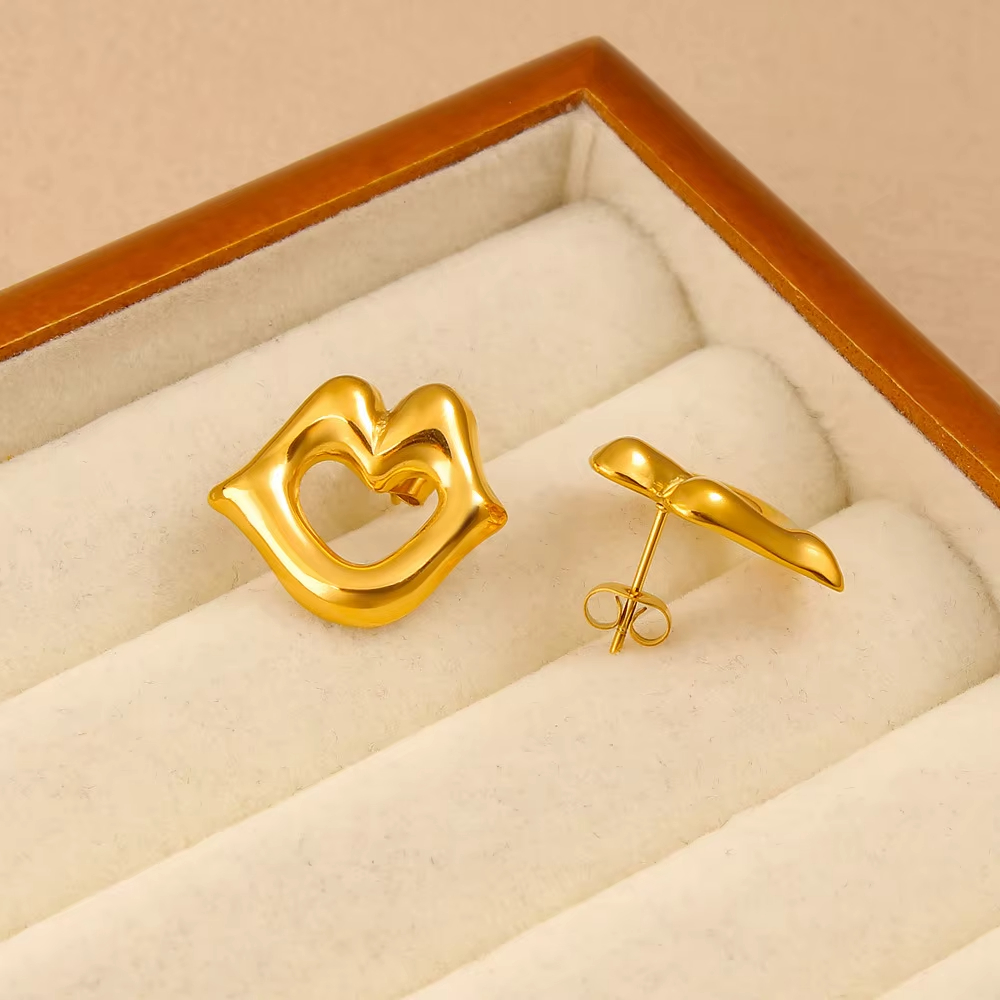 Stylish Minimalist 18K Gold Plated Stainless Steel Titanium Heart Shaped Lip Design Stud Earrings for Women Elegant Jewelry