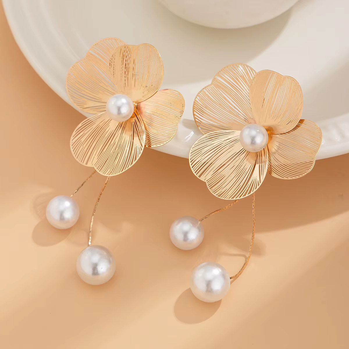 Texture Three-Dimensional Ginkgo Flower Gold Plated Natural Stone Drop Tassel Earrings