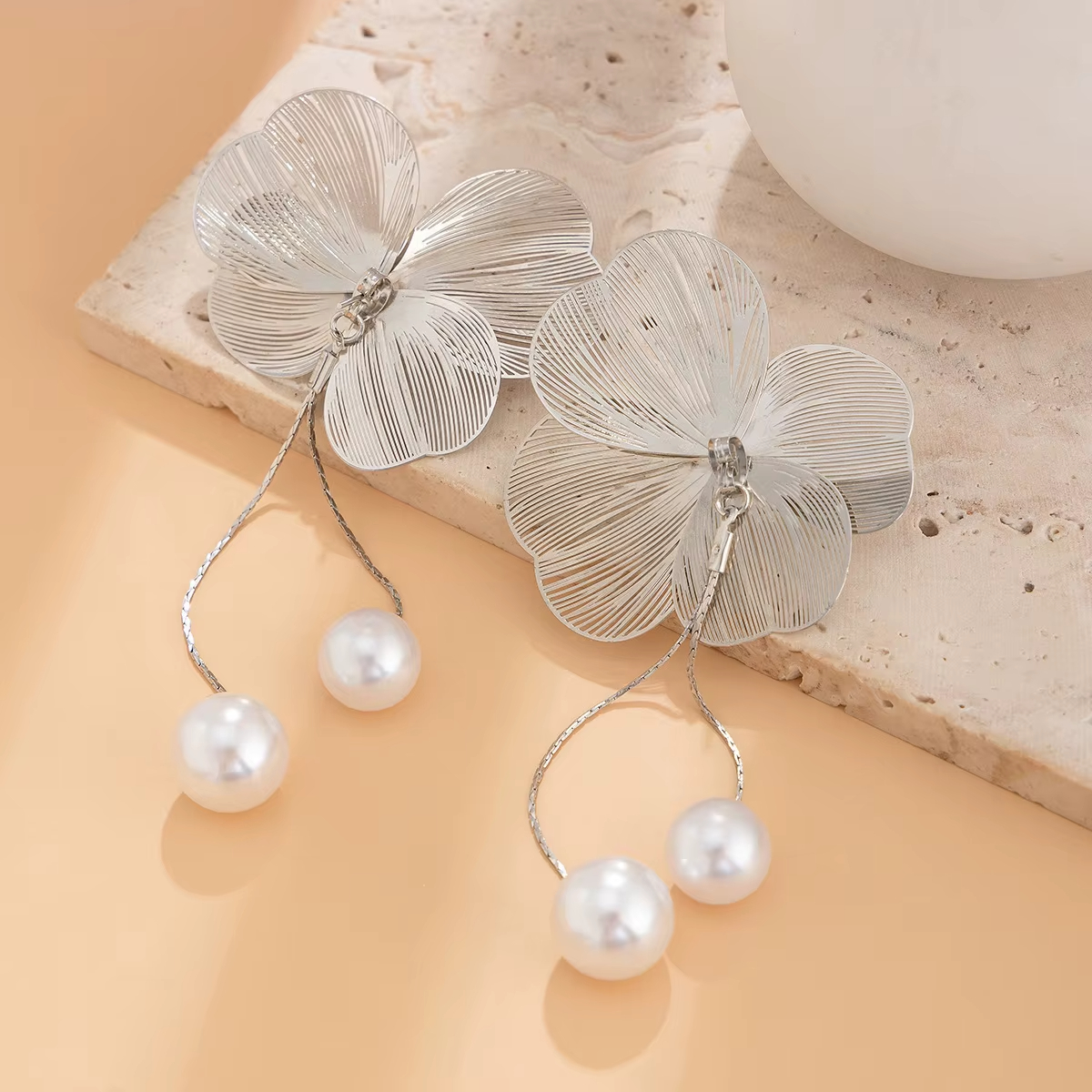 Texture Three-Dimensional Ginkgo Flower Gold Plated Natural Stone Drop Tassel Earrings