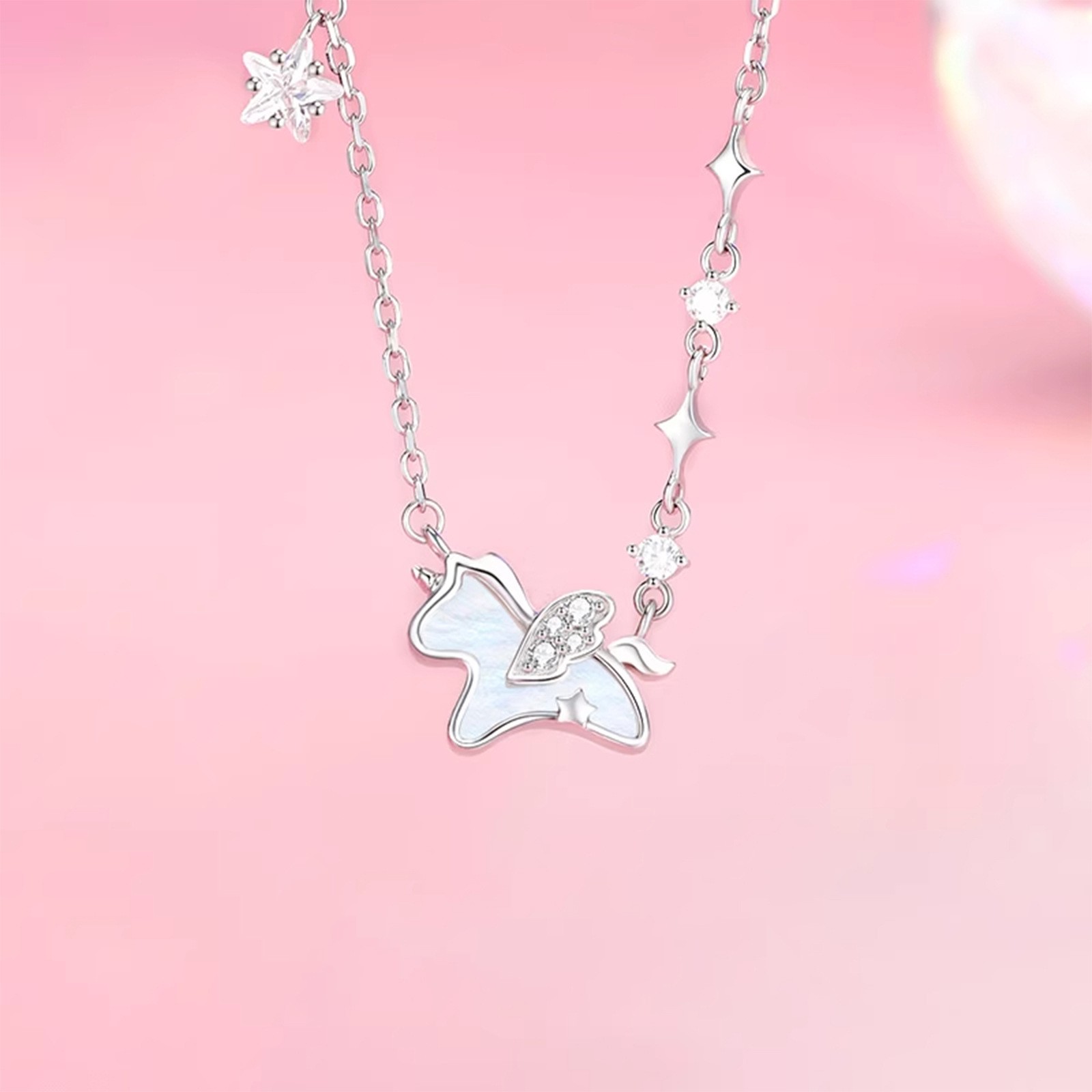 Unicorn Shell Pendant Necklace for Women – Elegant Star Chain Clavicle Necklace Fantasy Jewelry Gift