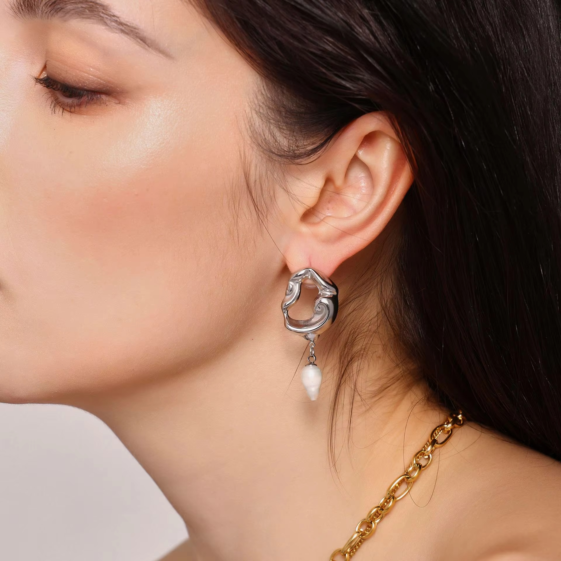 Vintage Baroque Imitation Pearl Pendant Earrings Stainless Steel 18K Gold Plated French Retro Light Luxury Niche Design Women's