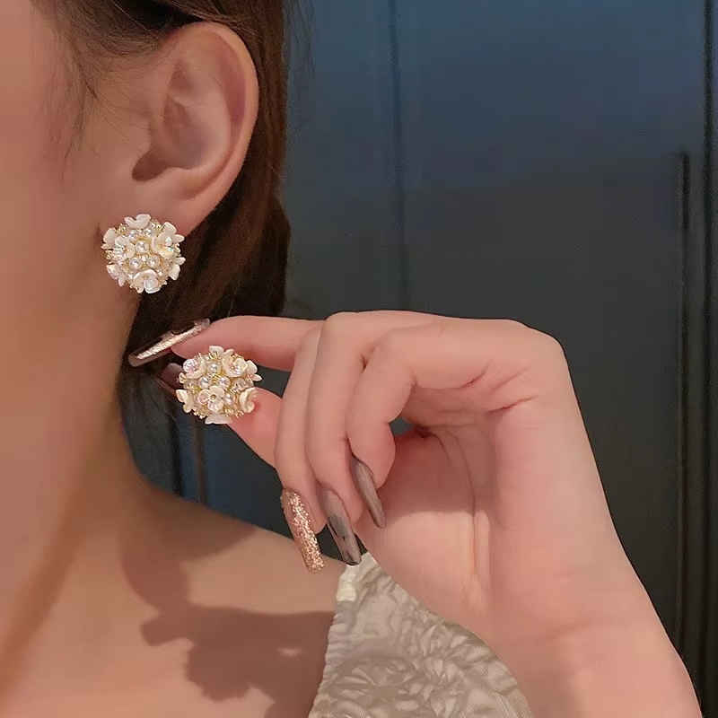 Vintage Elegant Women's Double-Side Floral Stud Earrings, Zinc Alloy with Simulated Pearl & Shell Ball Bezel Luxury Wedding Gift