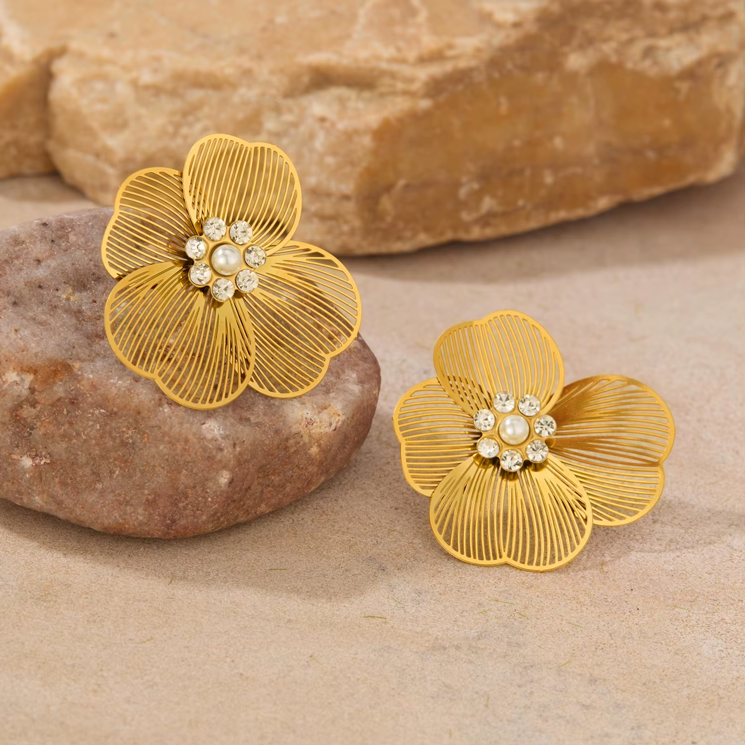 Vintage Gold-Plated Flower Stud Earrings with Faux Pearl and Rhinestone Accents – Romantic Hollow Carved Design