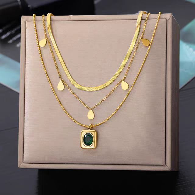 Vintage Layered Gold Necklace – 3-Tier Green Gemstone Pendant Choker for Women