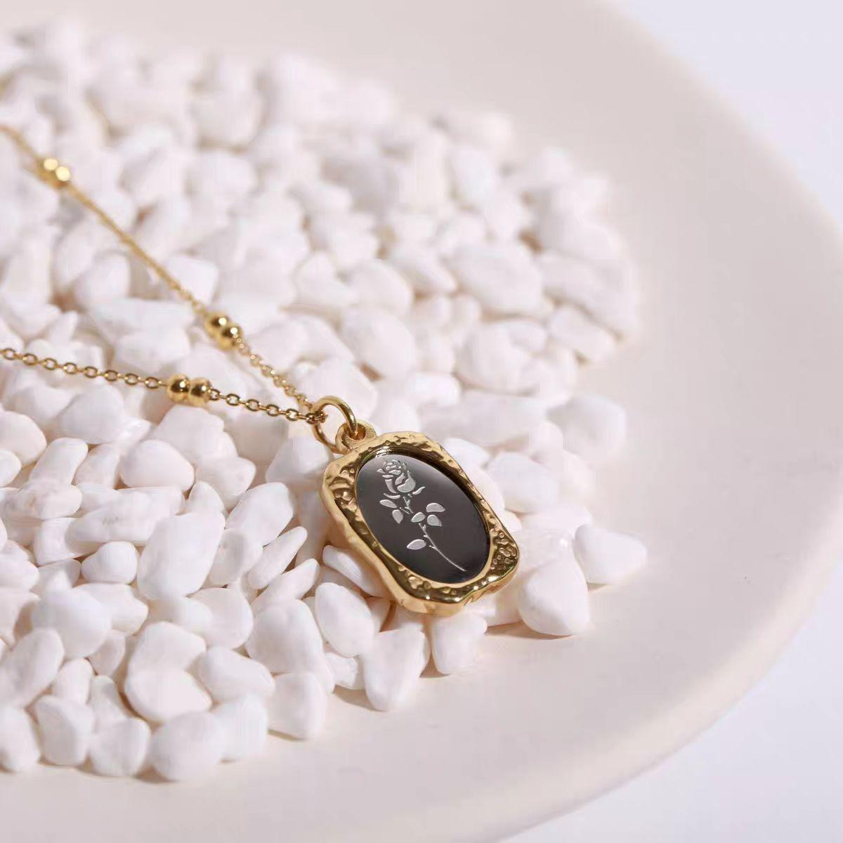 Vintage Rose Pendant Necklace – Black & Gold | 18K Gold Plated Titanium Steel Floral Jewelry