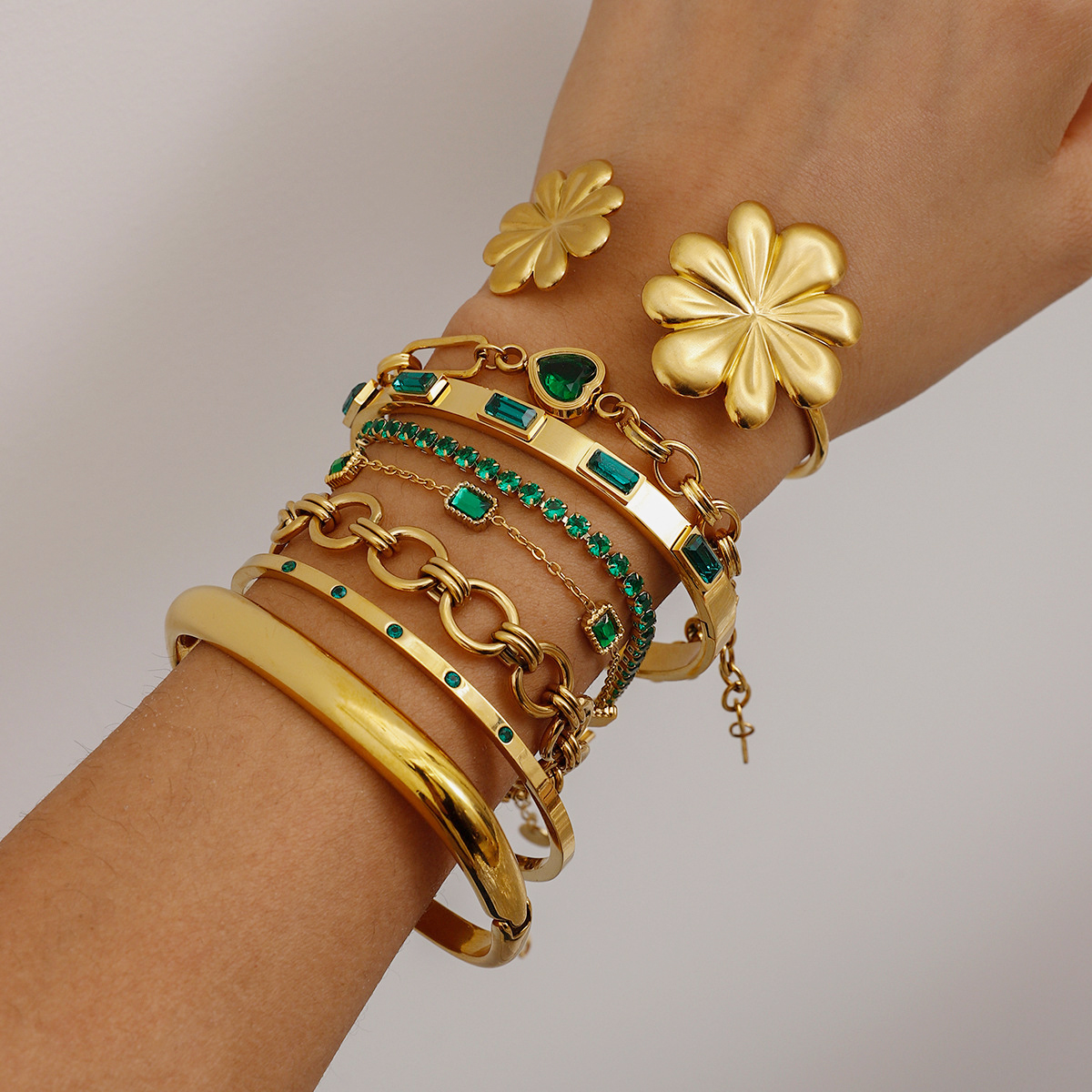 Waterproof Tarnish Free Hypoallergenic Custom 18k Gold Plated Stainless Steel Cubic Zirconia Minimalist Bangle Bracelet