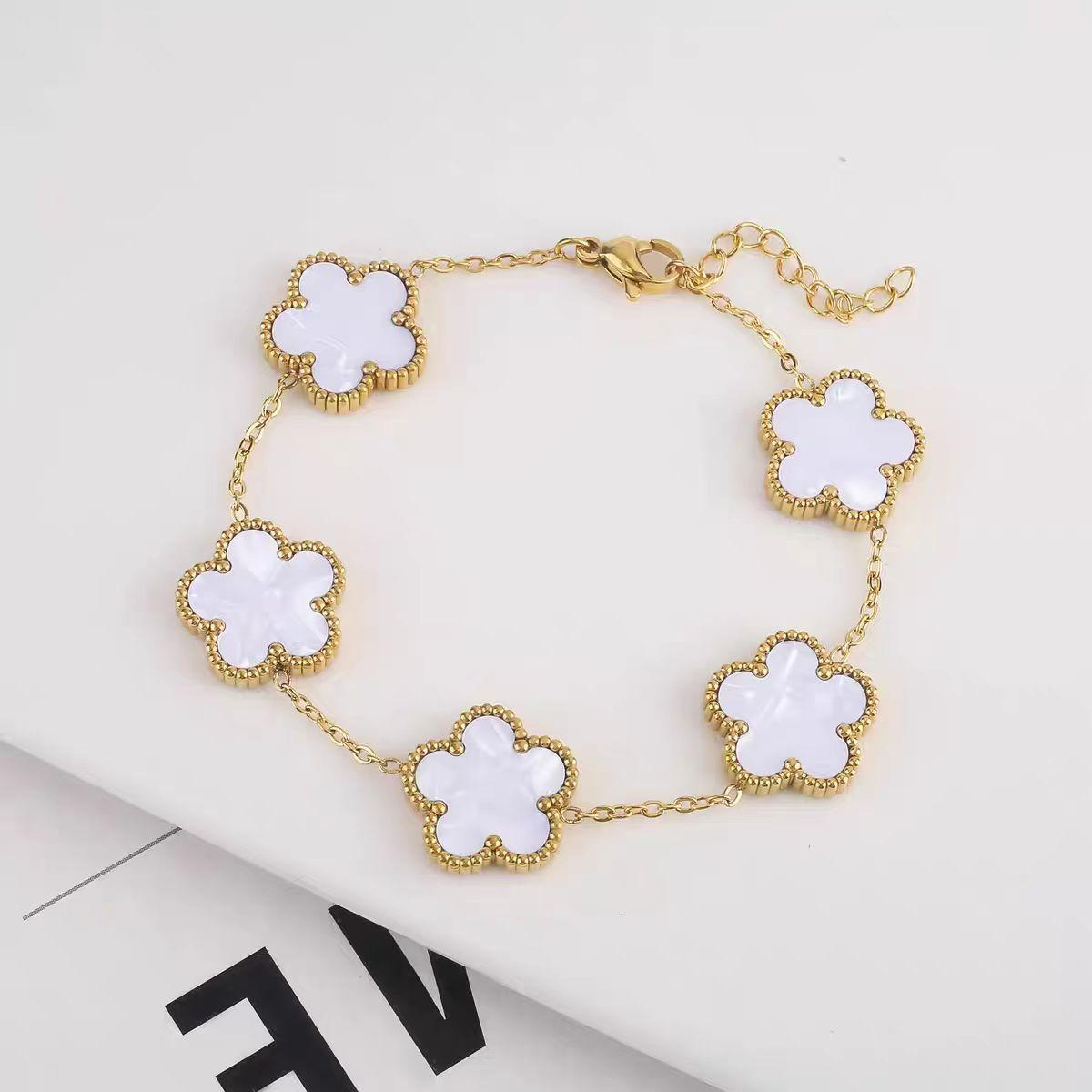 White Clover Flower Bracelet for Women – 18K Gold Plated Stainless Steel Adjustable Chain Jewelry with Elegant Floral Design