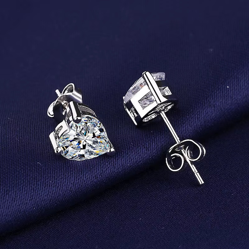 Wholesale 925 Sterling Silver Trendy Heart Moissanite Earrings 0.5ct 1ct Studs Fine Fashion Jewelry for Weddings Gifts Luxury
