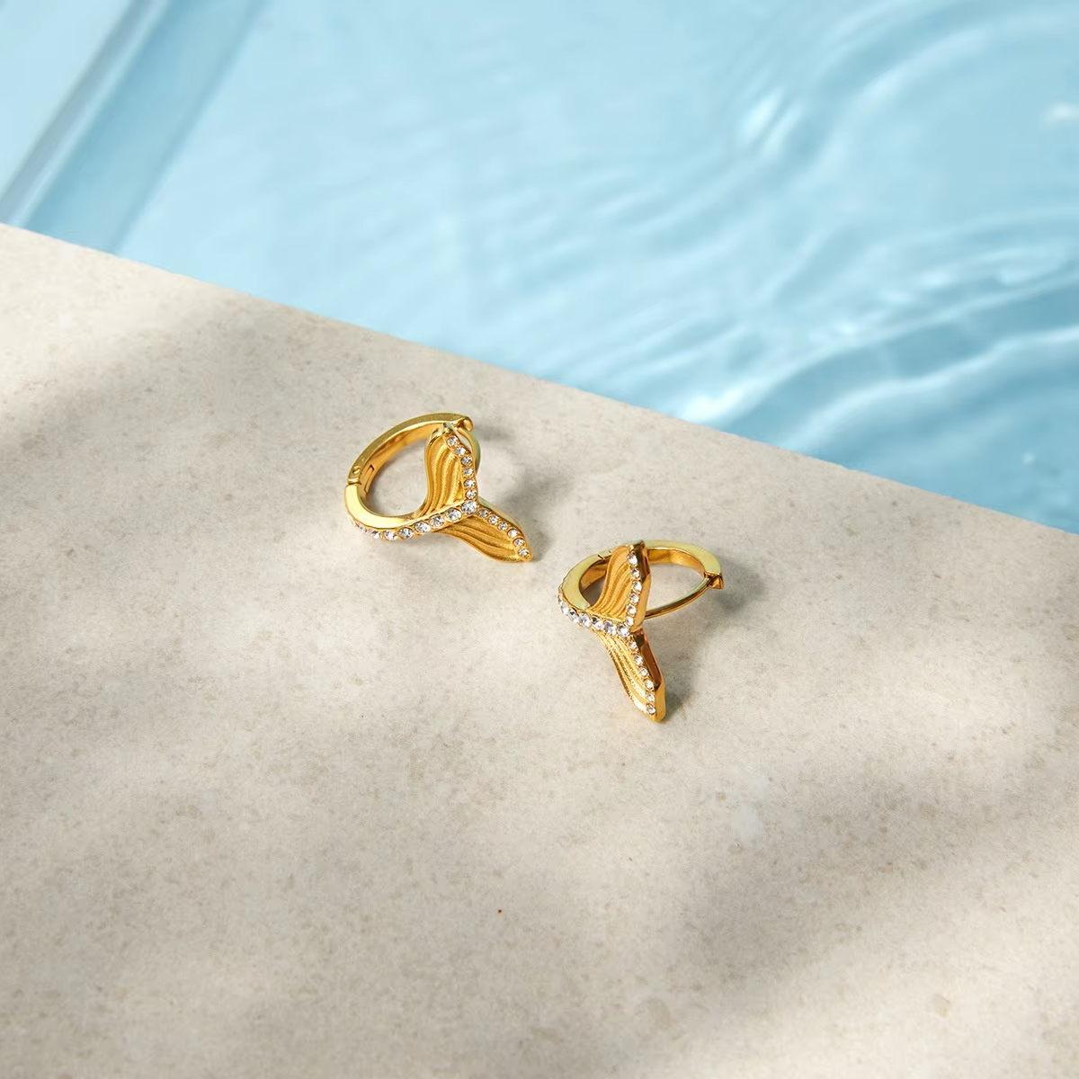 Wholesale Classic Whale Tail Cz Huggie Earrings 18K Gold Plated Timeless Beach Style Jewelry