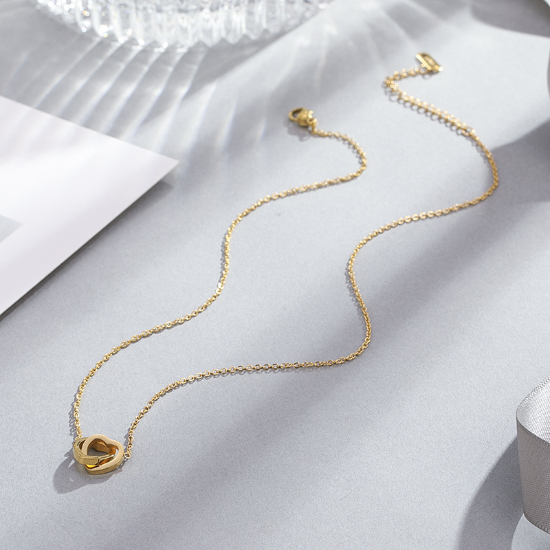 Wholesale Fashion Women Jewelry 18K Gold Stainless Steel Design Hollow Out Love Heart Pendant Necklace