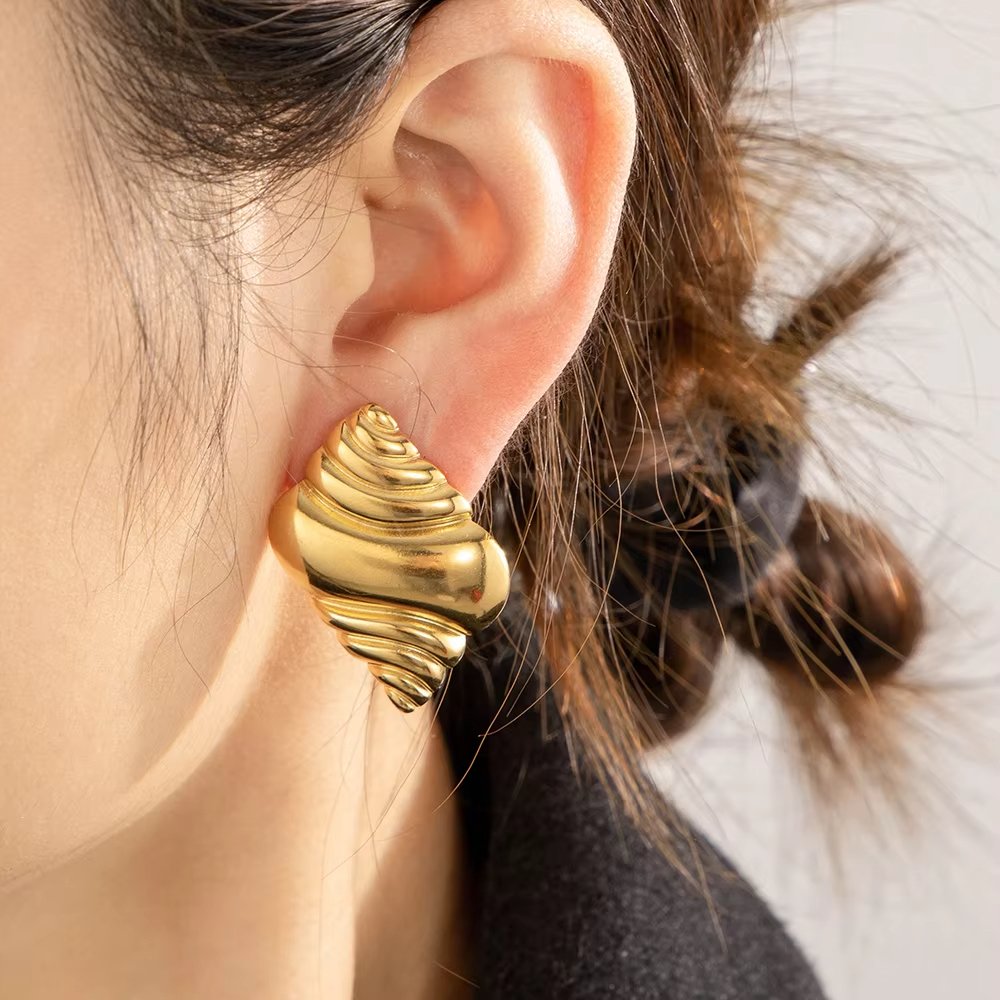 Wholesale Gold Stainless Steel Chunky Strawberry Heart Texture Spiral Conch Stud Earrings for Women