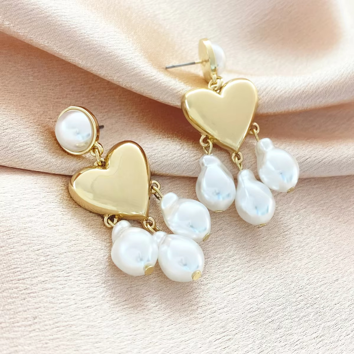 Wholesale New Love Irregular Pearl Pendant Earrings Women High End Pearl Earrings