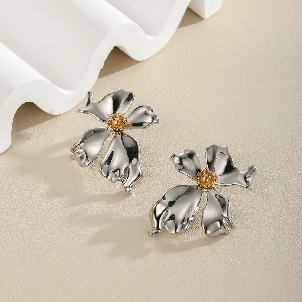 Wholesale Women Golden Flower Earrings European and American Retro Metal Stud Earrings Temperament Earrings