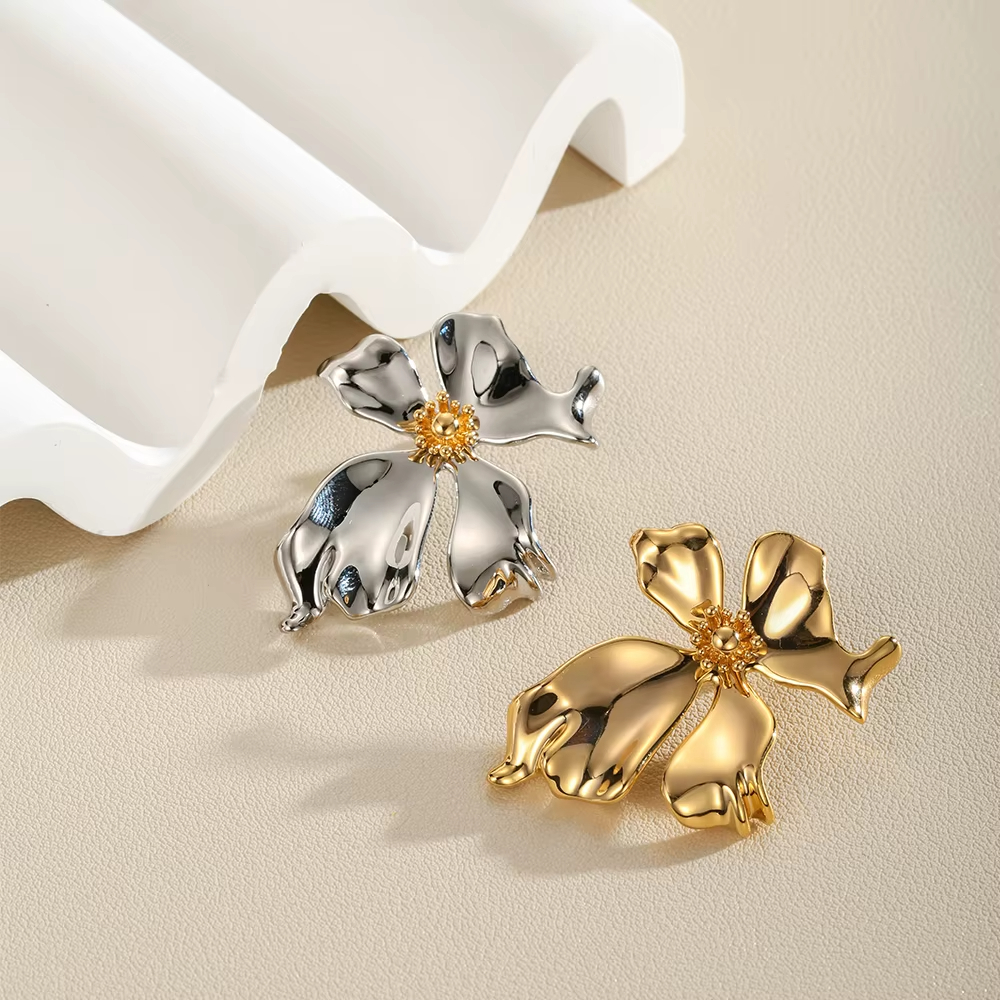 Wholesale Women Golden Flower Earrings European and American Retro Metal Stud Earrings Temperament Earrings