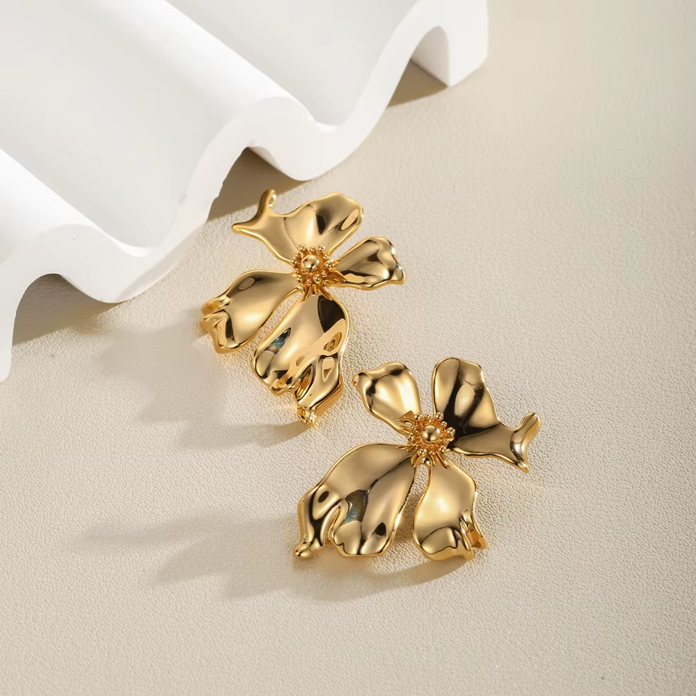 Wholesale Women Golden Flower Earrings European and American Retro Metal Stud Earrings Temperament Earrings