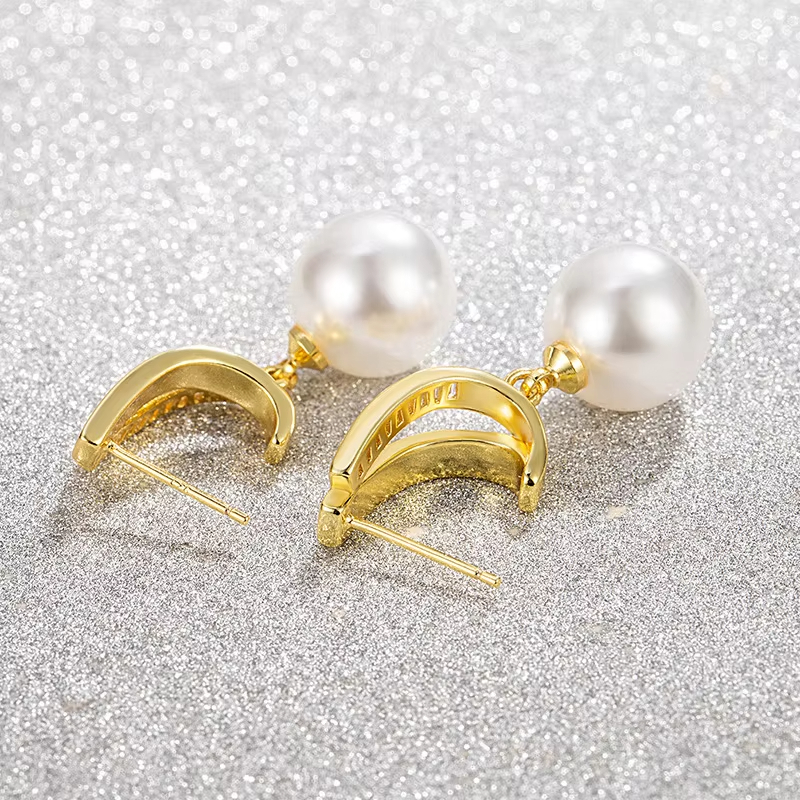 Women's Faux Mother-of-Pearl Geometric Pearl Earrings | 2025 New Trendy Minimalist Luxury Studs for Autumn & Winter