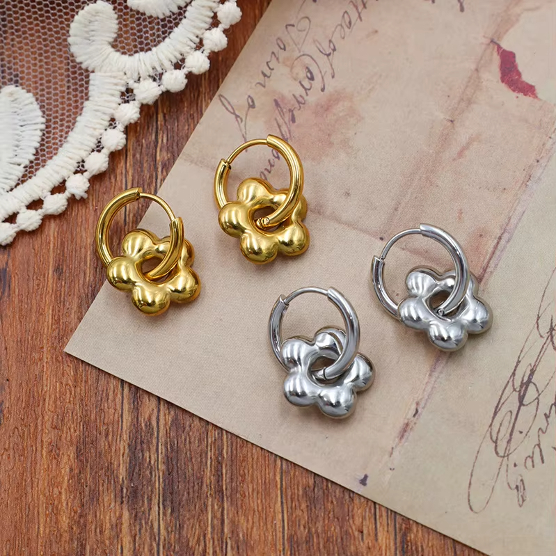 Women's Romantic Retro Geometric Stud Earrings Diamond-Embellished Stainless Steel Gold Plating Bezel Setting Simple Floral