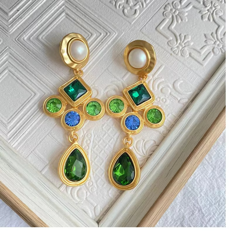 Women rhinestone inlaid droplet earrings, European and American luxury fashionable earrings for women