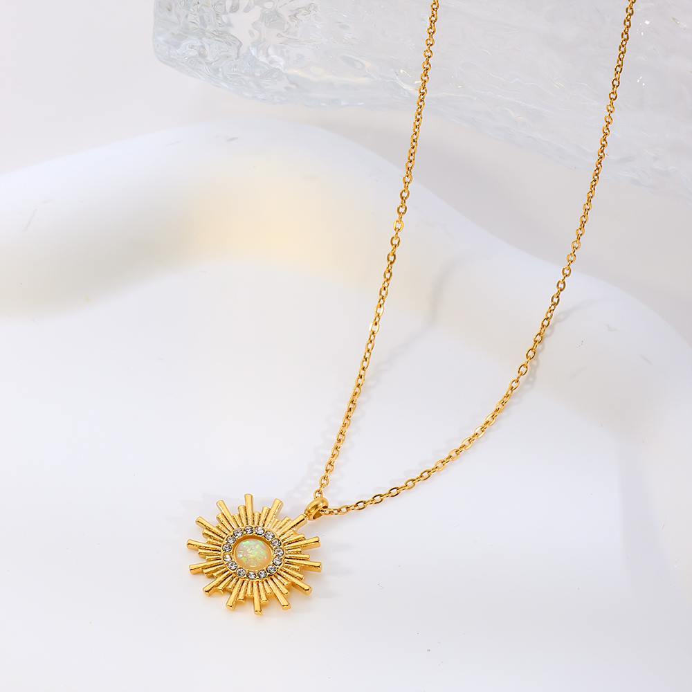 Zircon Titanium Stainless Steel Pendant 18K Gold Plated Fashion Jewelry Necklaces for Women Wholesale