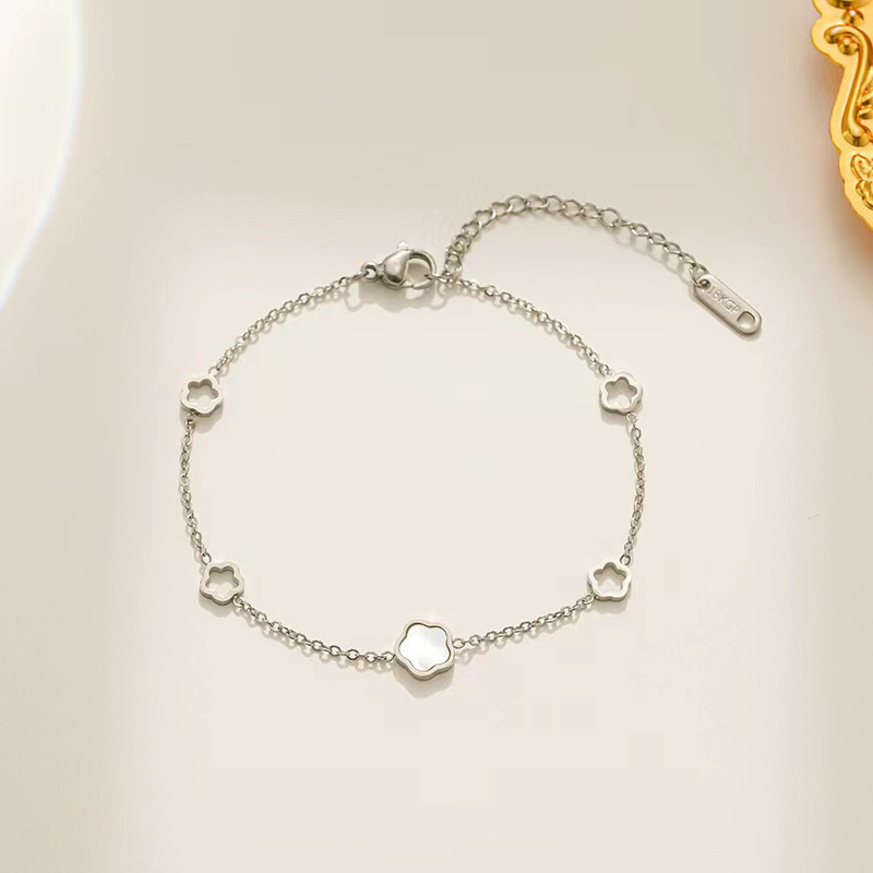 Minimalist Gold Plated Flower Charm Bracelet for Women – Delicate Chain Jewelry