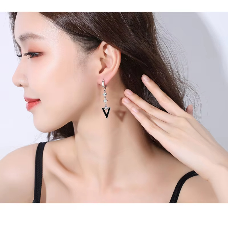 Geometric Water-drop Ear Long Triangle V-shaped Diamond-studded Earrings