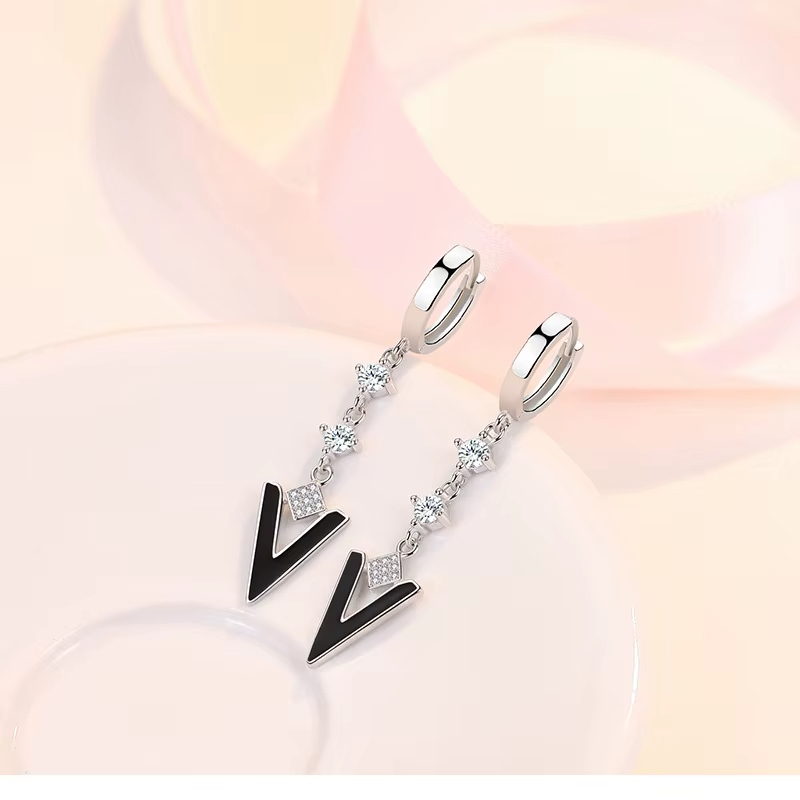 Geometric Water-drop Ear Long Triangle V-shaped Diamond-studded Earrings