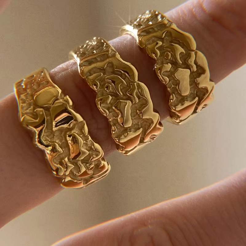 Vintage 18K Gold Plated Stainless Steel Nugget Ring – Retro Hammered Signet Style for Women