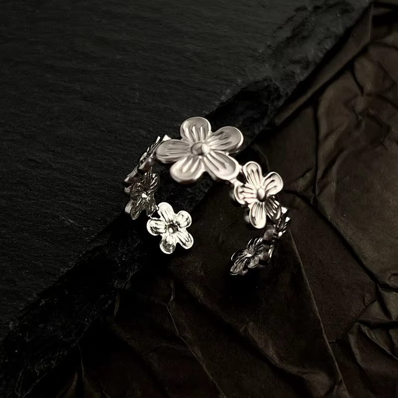 Women's 18K Gold Plated Floral Hollow Ring – Stainless Steel Fashion Jewelry