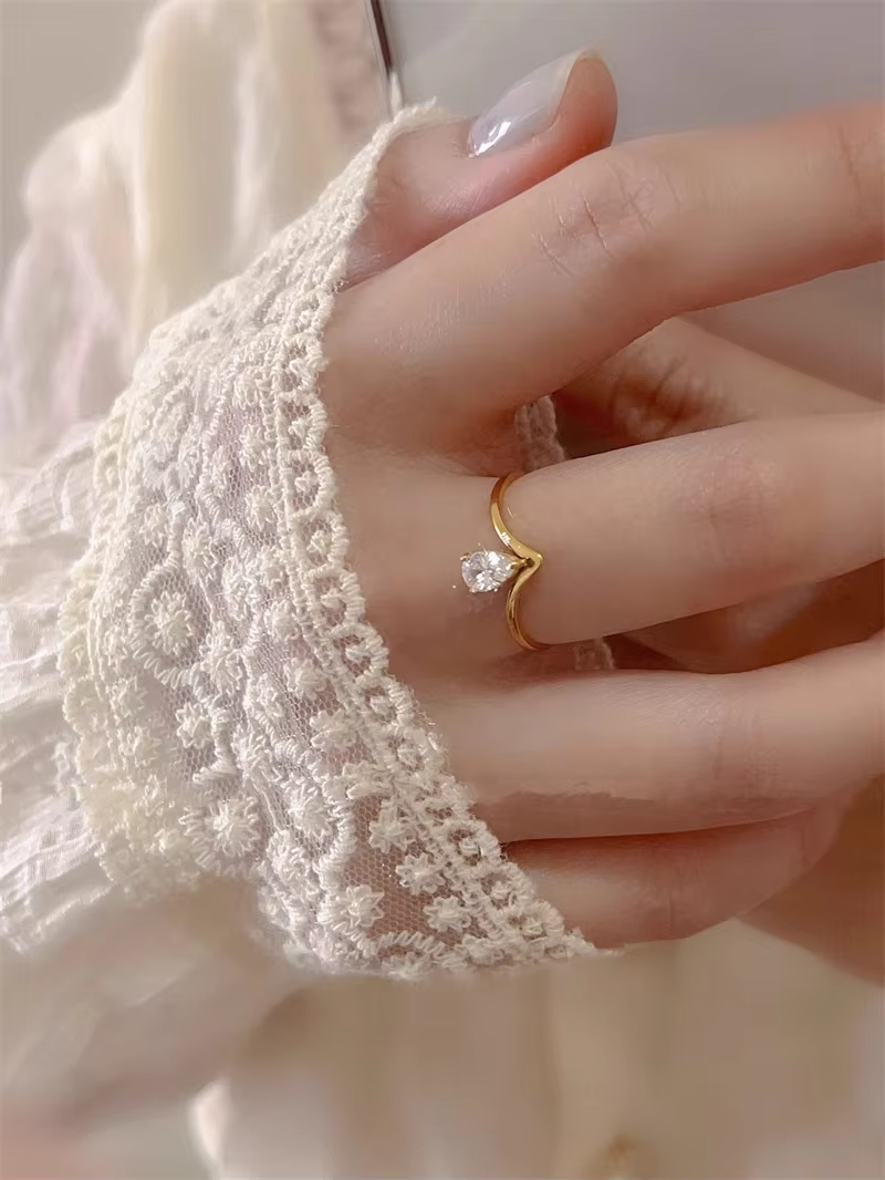 SUMMLY V-Shaped 18K Gold-Plated Stainless Steel Ring with Teardrop Zircon – Elegant Statement Jewelry