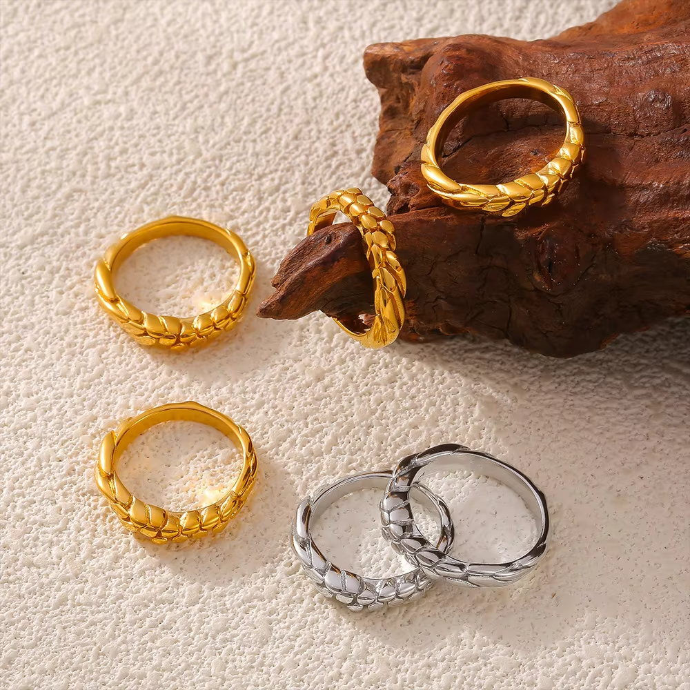 Unisex Gold Color Stainless Steel Ring with Flower Texture – Fashion Wedding Party Jewelry 2026