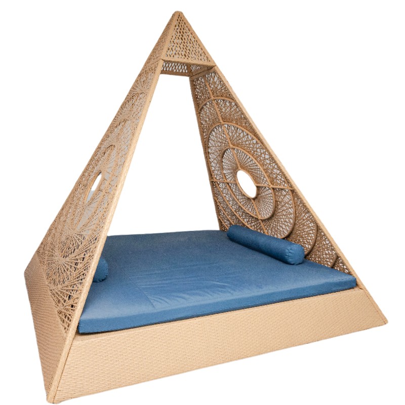 Outdoor Canopy Daybed | Stylish Rattan Lounge Chair for Garden and Patio
