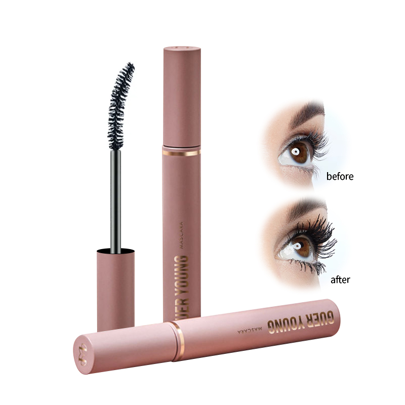 Matte Curved Brush Mascara – Volumizing & Lash Lifting Design