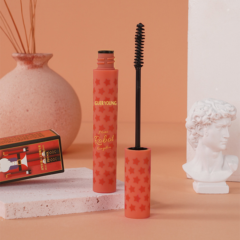 Mini Waterproof Mascara – Long-Lasting Curl with Fine Brush Head