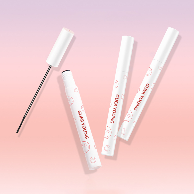 Slim Brush Lengthening Mascara – Defined Lashes & Natural Separation