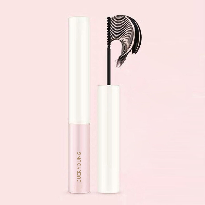 Mini Slim Mascara Tube – Lightweight Application & Natural Lash Definition