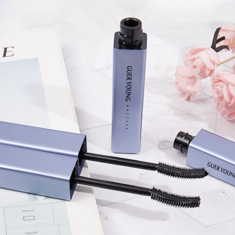 Curved Brush Waterproof Mascara – Long-Lasting Volume & Curl