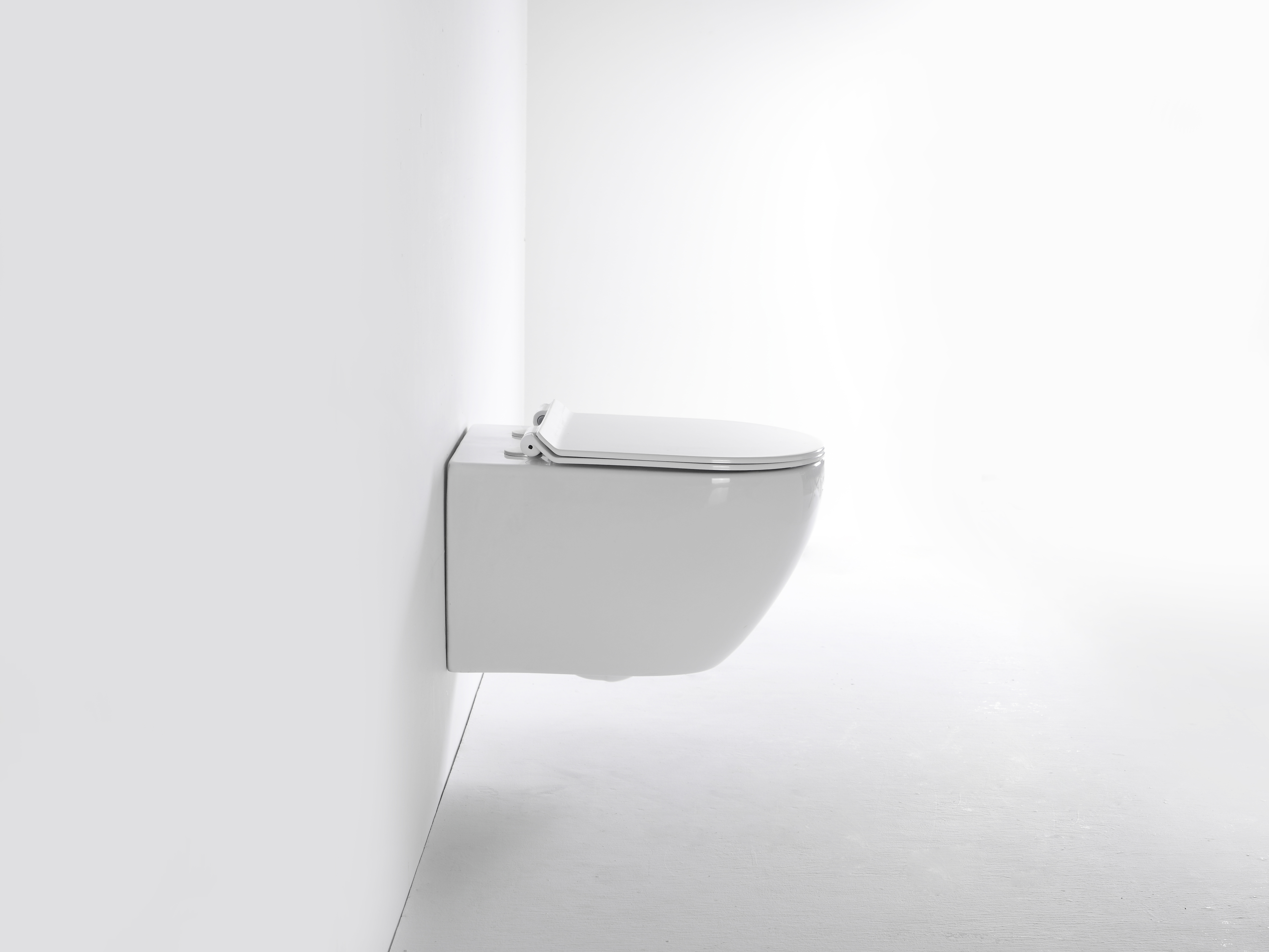 WC Sospeso a Super Vortice 2416A - Design Compatto e Silenzioso