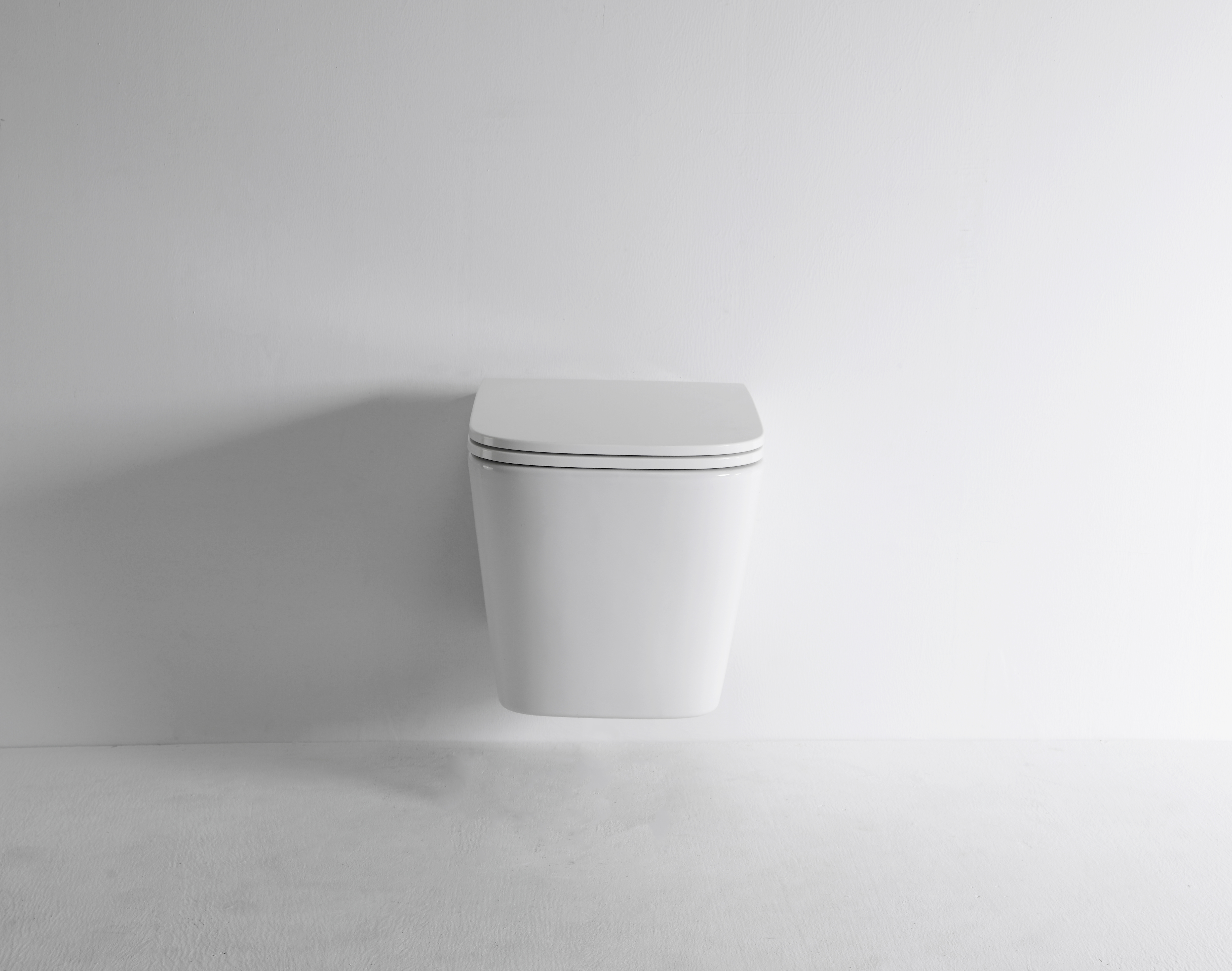 Væghængt Toilet | Model 2417E | Kompakt Rimless WC med Soft-Close Sæde
