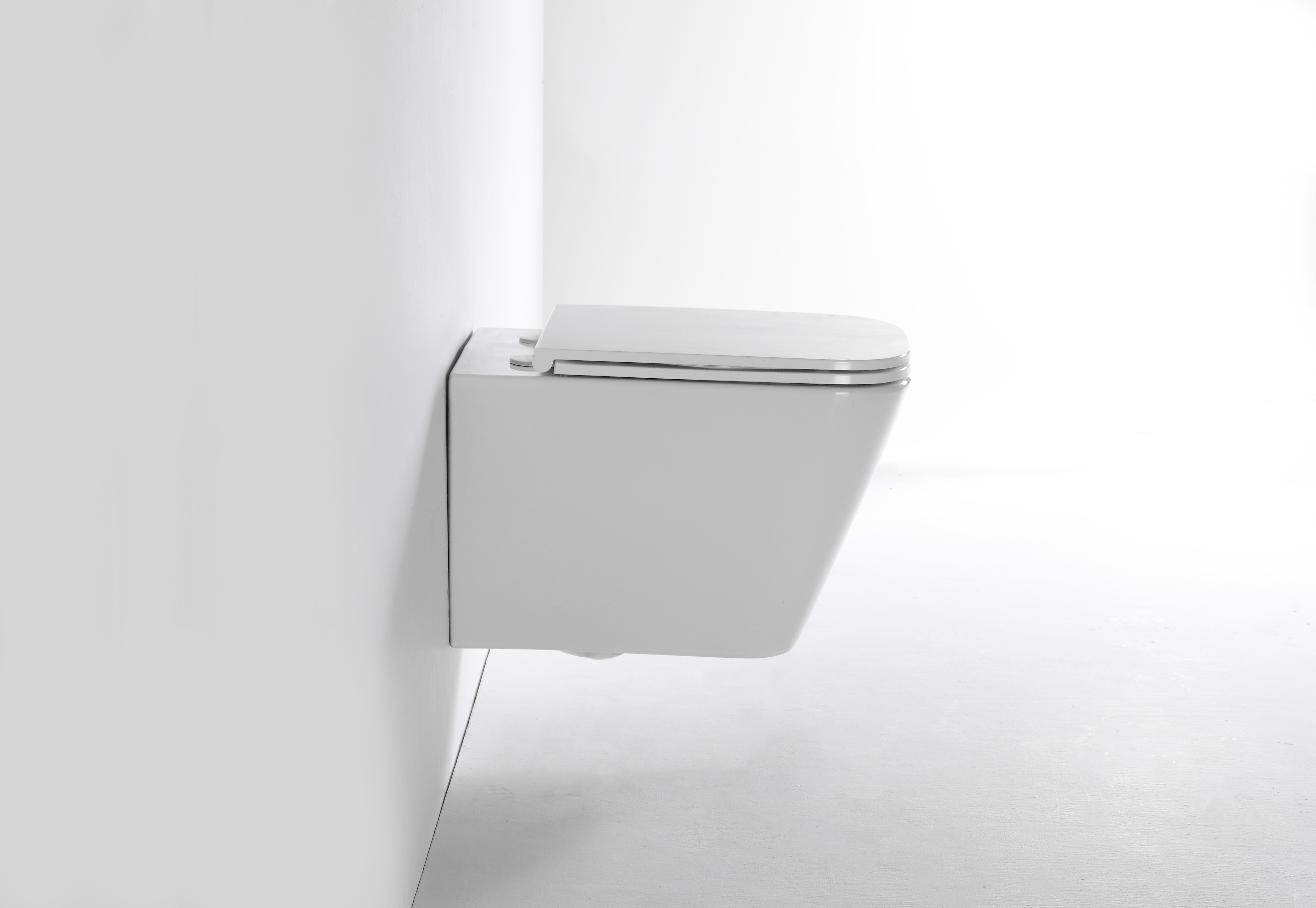 Væghængt Toilet | Model 2417E | Kompakt Rimless WC med Soft-Close Sæde